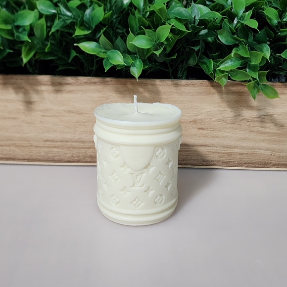 Candle - Picture 2 of 7